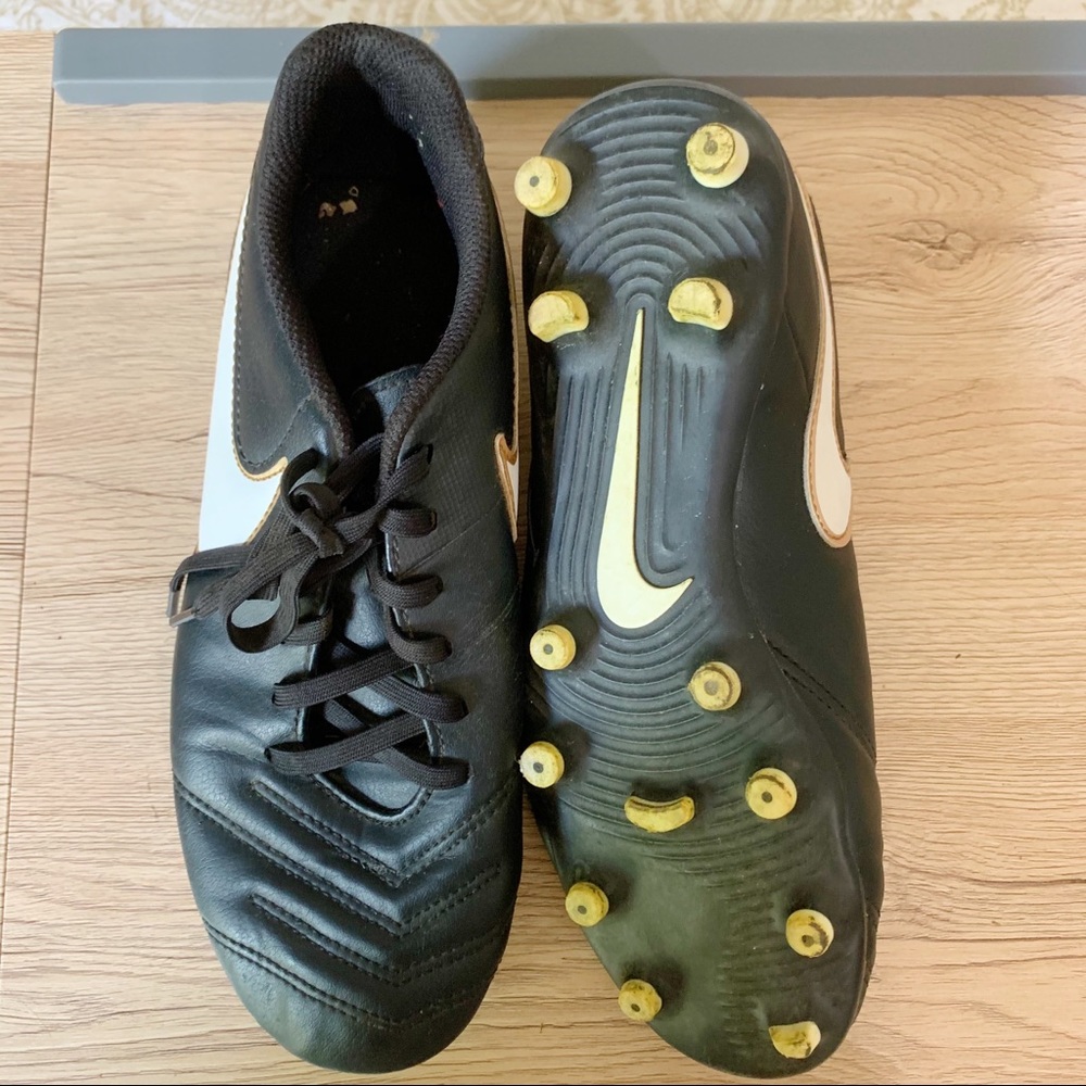 Black Tiempo Cleats Nike - Picture 4 of 5
